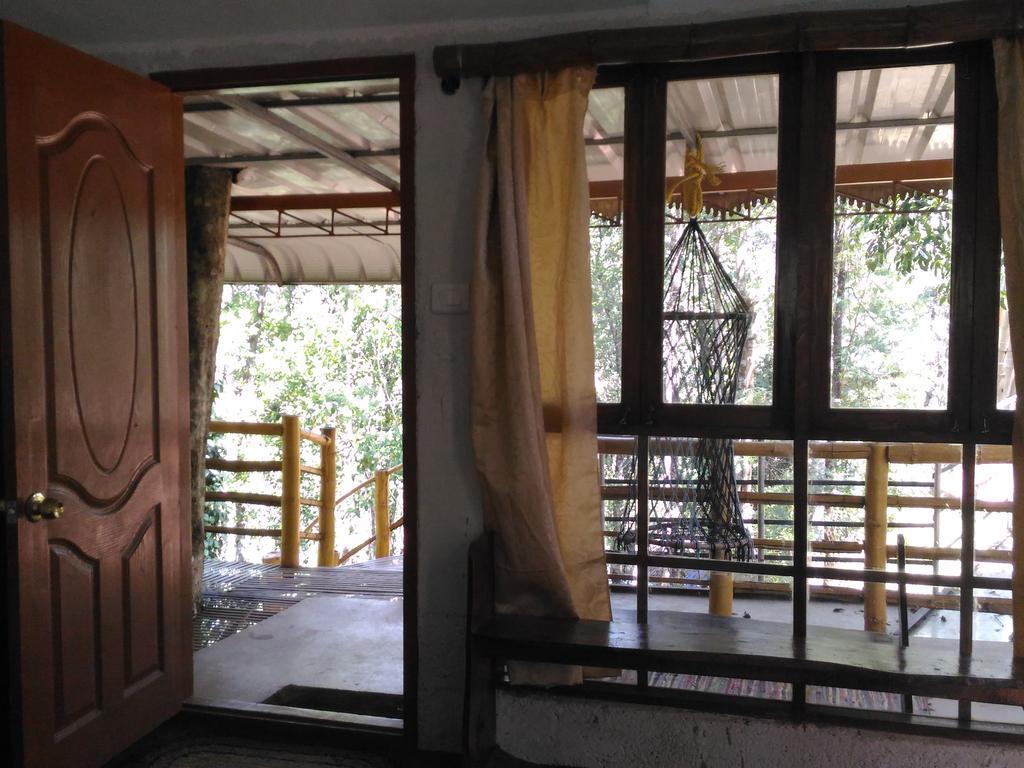 Jungle Jive Tree House Munnar Bed & Breakfast Exterior photo